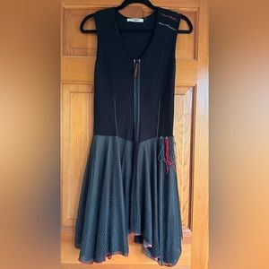Black and Red Sleeveless Dress
